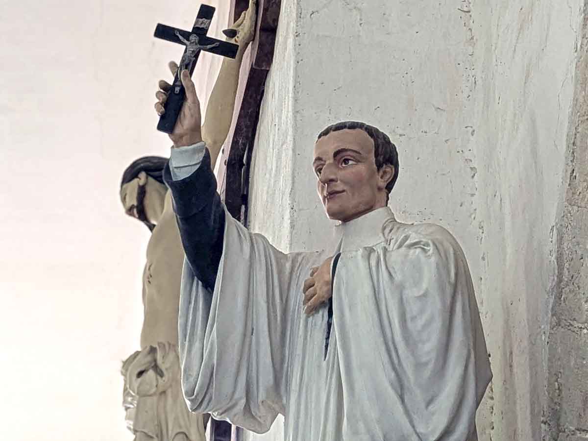 Louis-Marie Grignion de Montfort mit Kreuz in der Hand