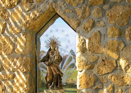 mit 12 Sternen gekrönte Maria