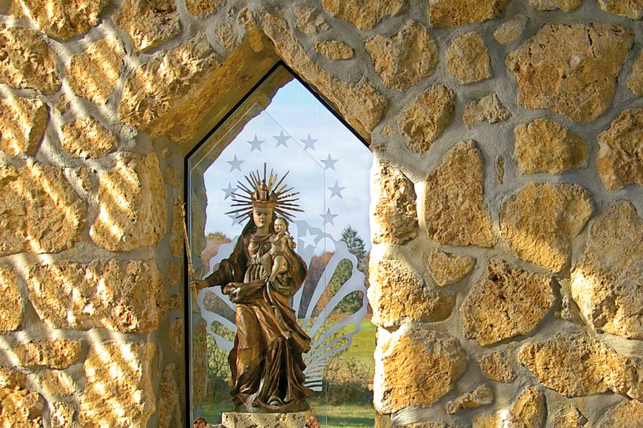 mit 12 Sternen gekrönte Maria